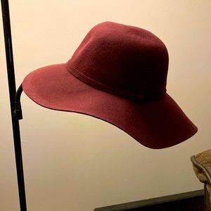 MAROON FLOPPY HAT